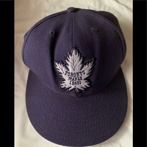 Youth Toronto maple leaf fitted hat size 71/8